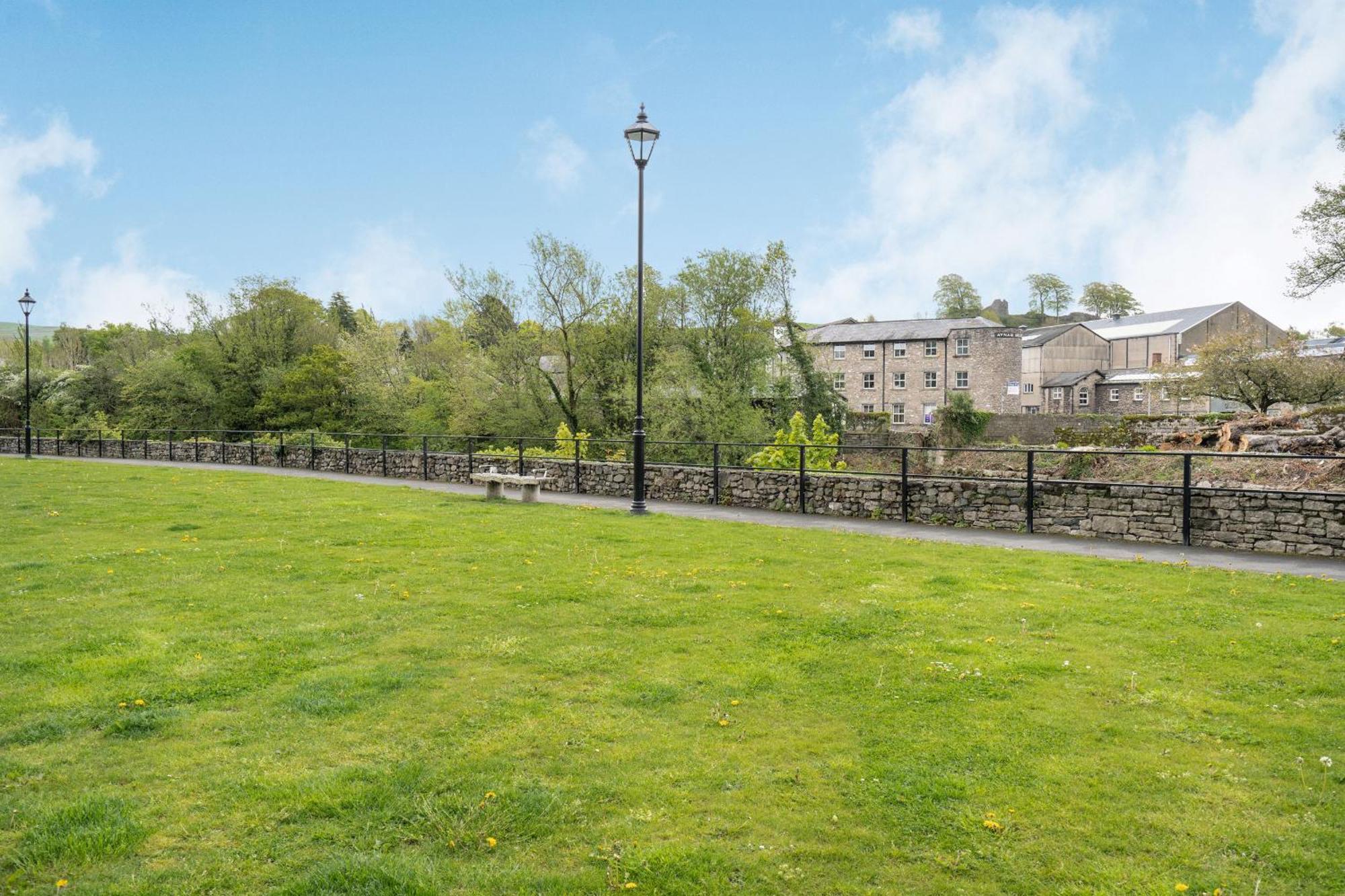 9 Camden Building Kendal Exterior foto